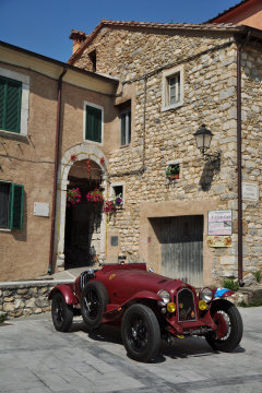 Auto d'epoca a Colonnata