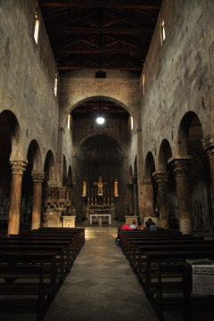 Interno del duomo di Carrara