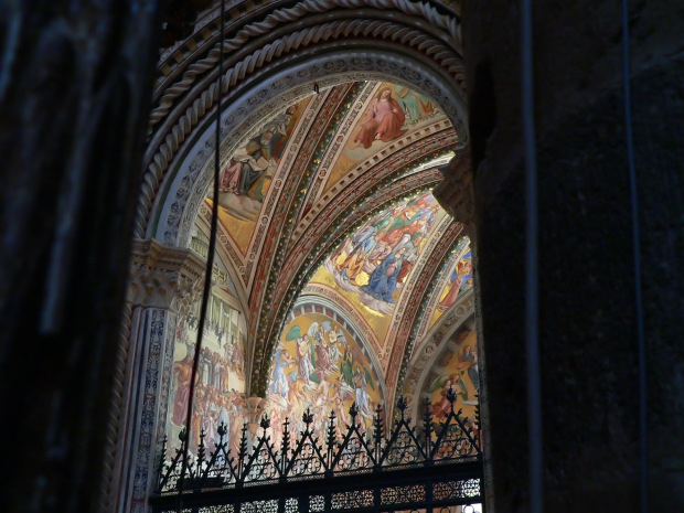 Travel to Orvieto in Italy. Visit Orvieto cathedral, San Patrizio well ...