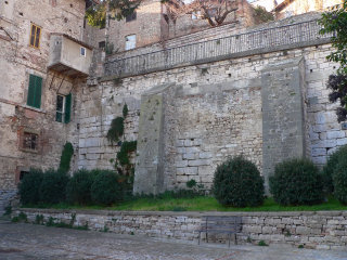 Antiche mura, Todi