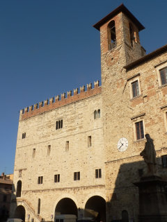 Piazza Garibaldi, Todi