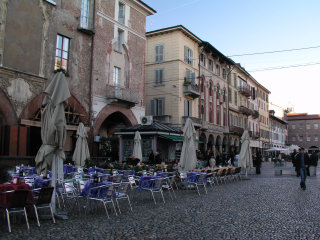 Pavia, Piazza della Vittoria